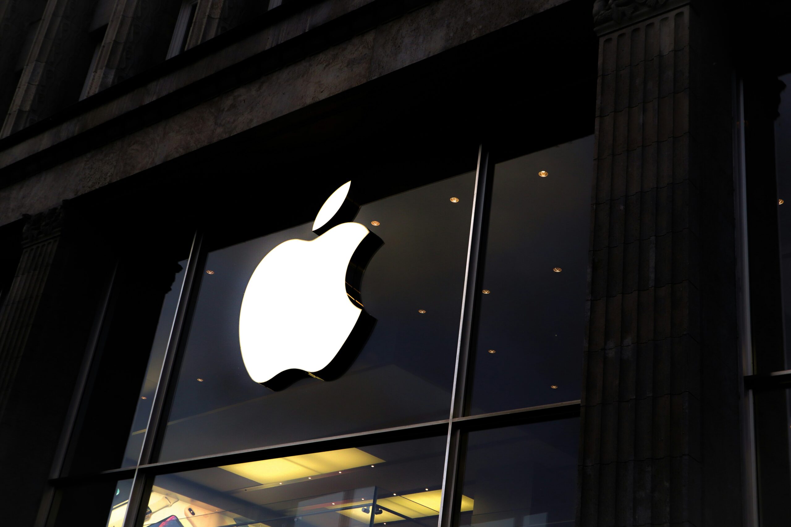 Apple может заменить Google в Safari, внедрив ИИ-поиск