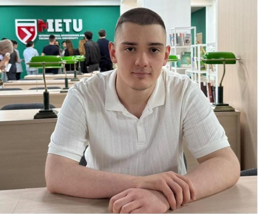 260 онлайн курс аяқтаған қазақстандық студент ЖОО студенттері арасында чемпион атанды